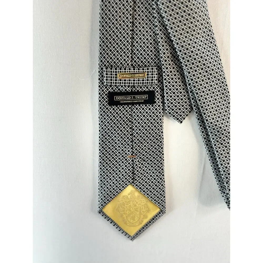 Donald J. Trump Signature Collection Men's 100% Silk Neck Tie Gold Black Gray
